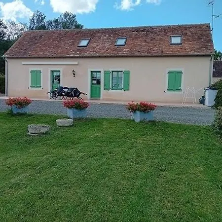 Hébergement de vacances Ancien Corps De Ferme Restauré Avec Jardin Clos, Proche A11, 3 Chambres, Barbecue, Calme Garanti - Fr-1-410-343